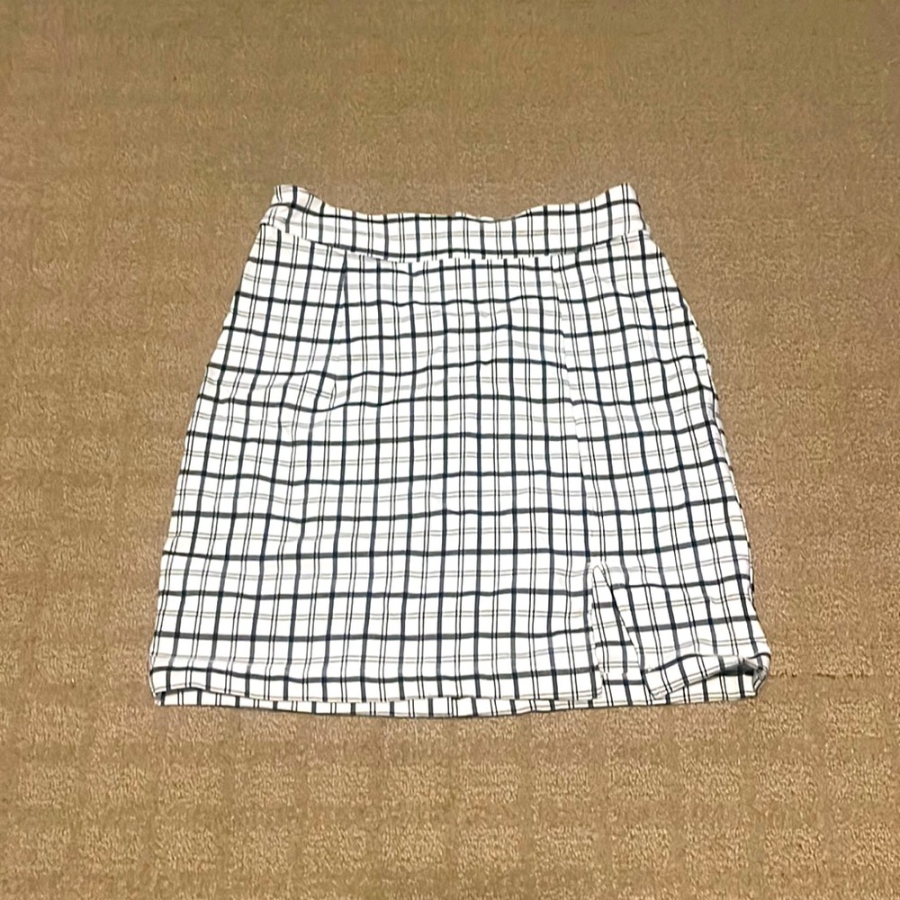 BLK/WHT PLAID MINI SKIRT 💕